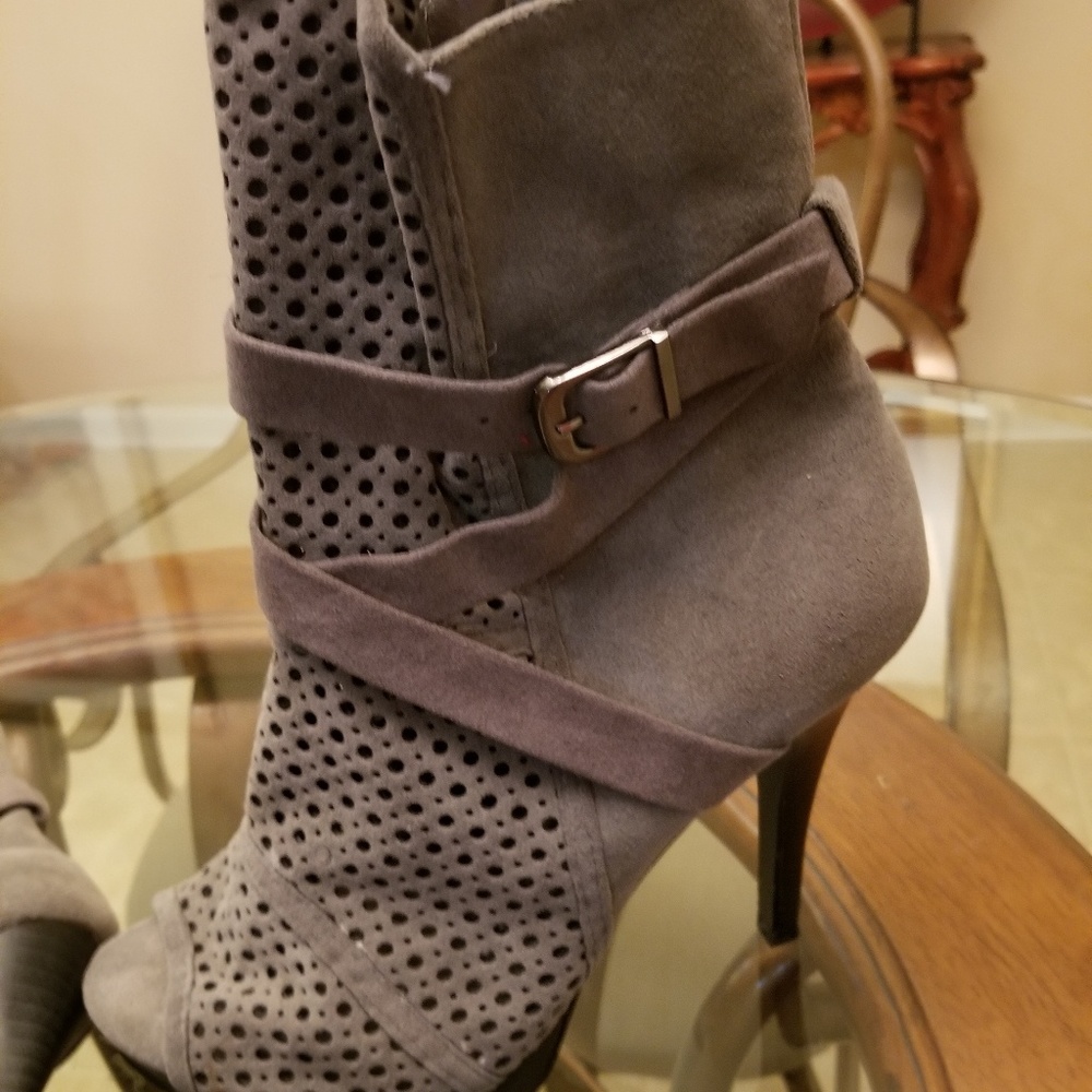 Open-toed boots - Picture 2 of 2